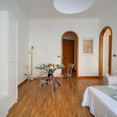 184 Apartment - Urban Convenience Near The Station Bari Buitenkant foto