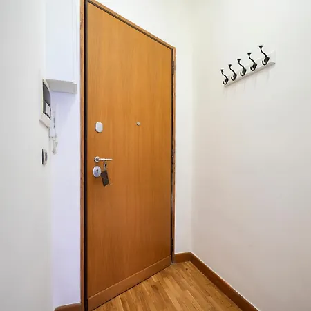 184 Apartment - Urban Convenience Near The Station Bari Buitenkant foto