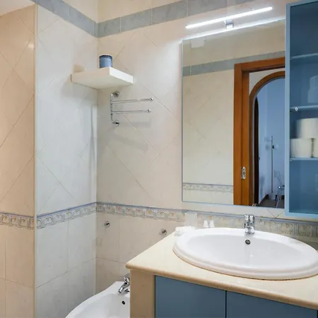 184 Apartment - Urban Convenience Near The Station Bari Buitenkant foto
