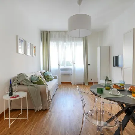 184 Apartment - Urban Convenience Near The Station Bari Buitenkant foto