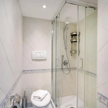 184 Apartment - Urban Convenience Near The Station Bari Buitenkant foto